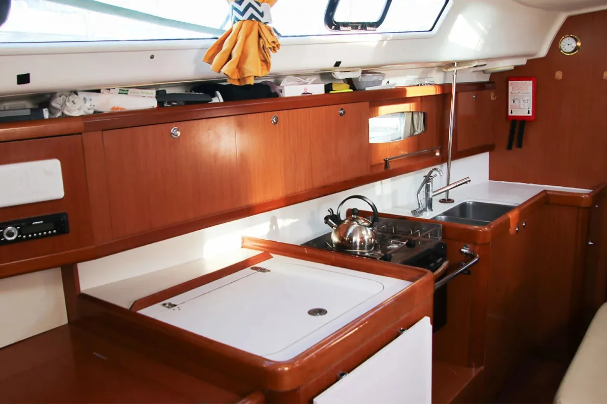 Galley of Tizef, a Beneteau Oceanis 40 sailboat at Saint-Cast-le-Guildo, France