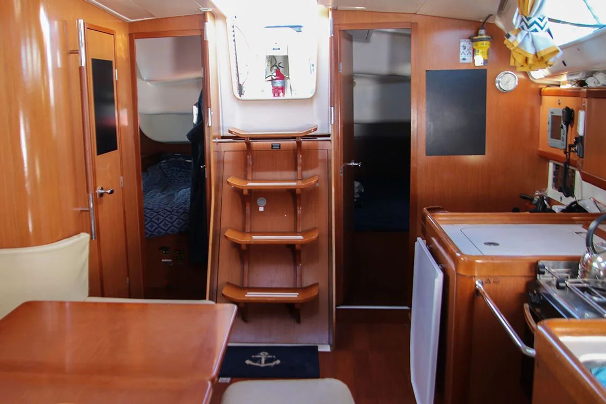 Salon of Tizef, a Beneteau Oceanis 40 sailboat at Saint-Cast-le-Guildo, France