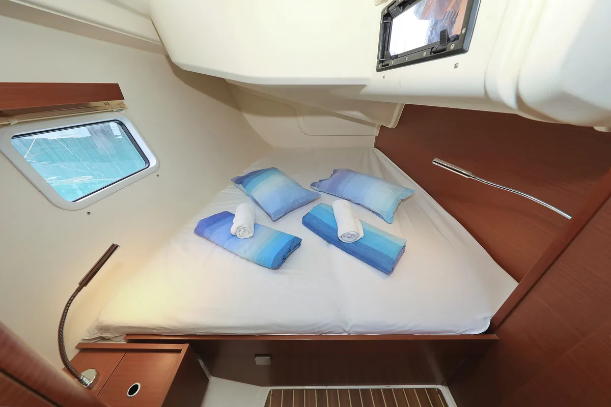 Cabin on Vivien, a Hanse Yachts Hanse 418 sailboat at Dubrovnik, Croatia