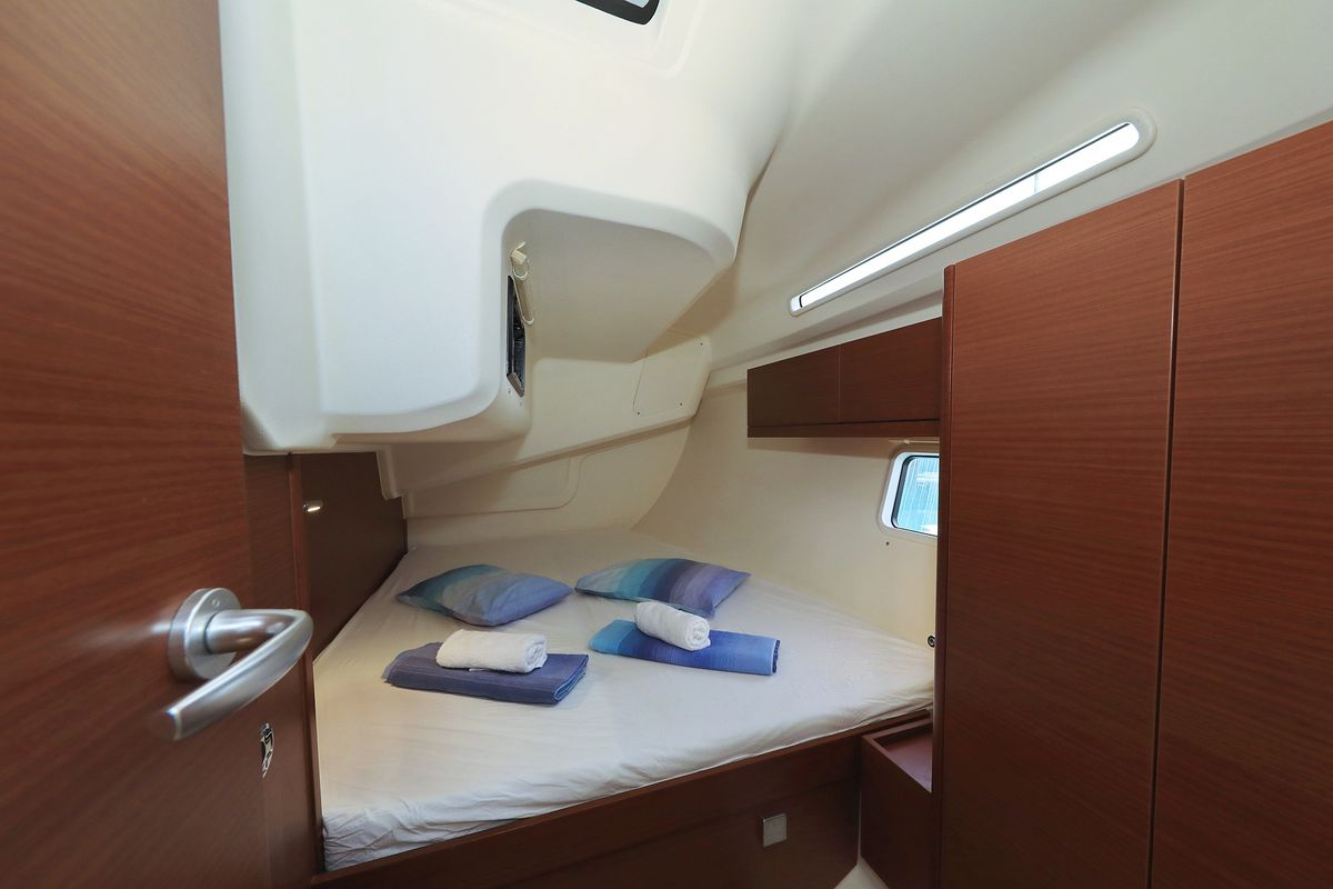 Cabin on Vivien, a Hanse Yachts Hanse 418 sailboat at Dubrovnik, Croatia