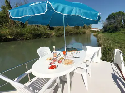 Deck of Continentale - Budget 17, a Cygnet Continentale motorboat at Decize, France