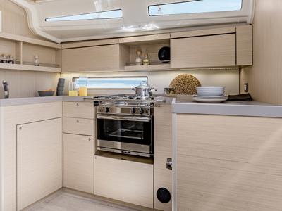 Cabin on Roza, a Beneteau Oceanis 40.1 sailboat at Athens, Greece
