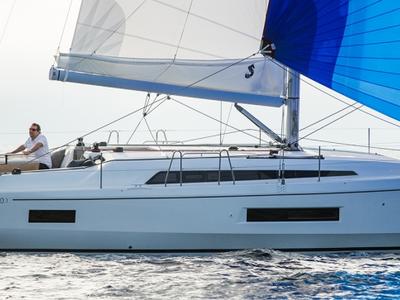 Salon of Roza, a Beneteau Oceanis 40.1 sailboat at Athens, Greece