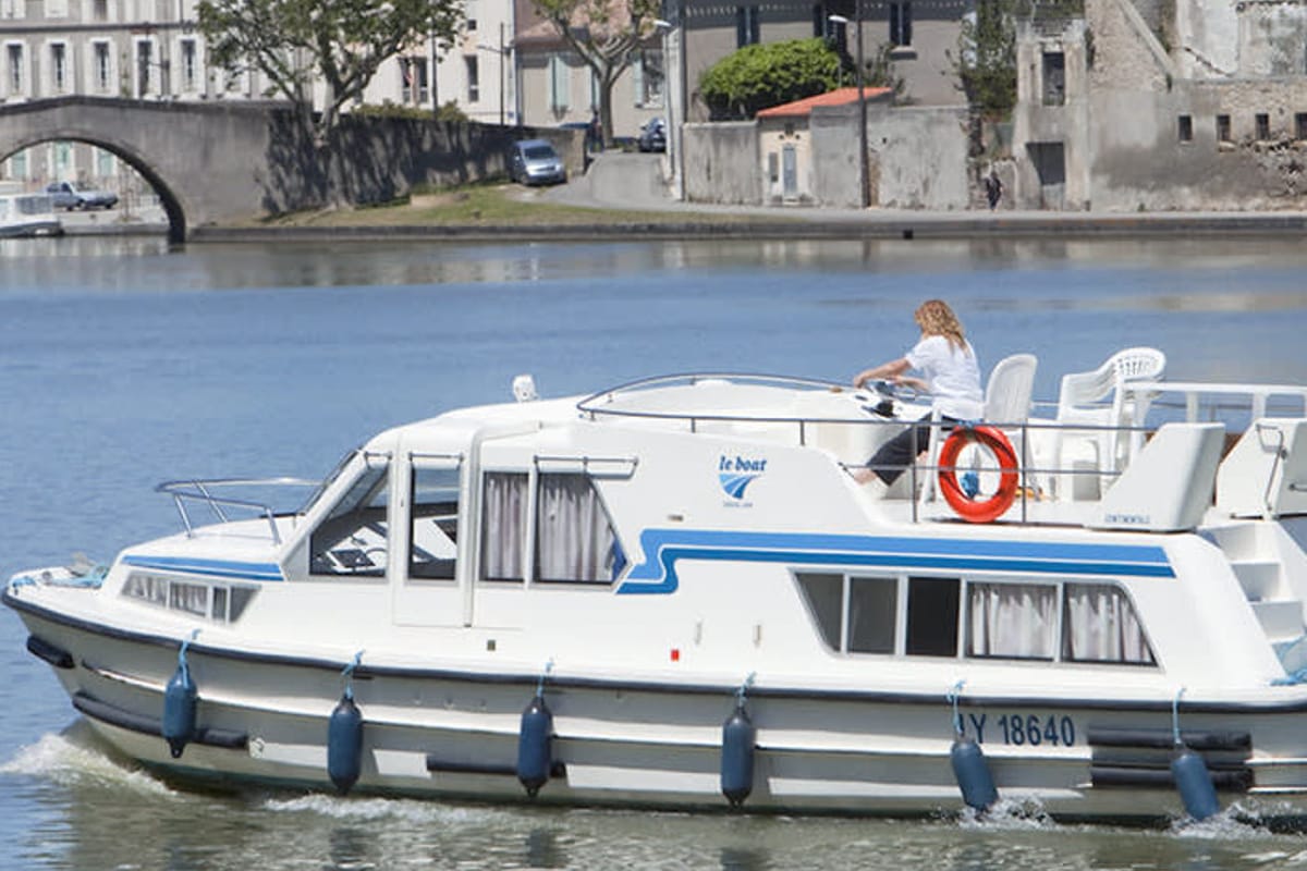 Exterior view of Continentale, a Cygnet Continentale motorboat at Boofzheim, France