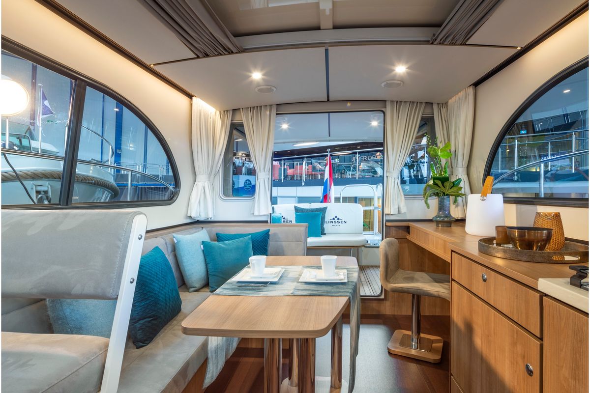 Salon of Amy, a Gulet x-reuse motorboat at Mirow, Germany