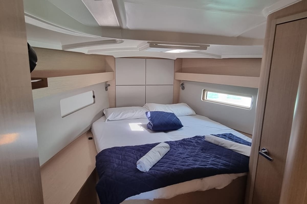 Cabin on Aries, a Beneteau Oceanis 40.1 sailboat at Salerno, Italy
