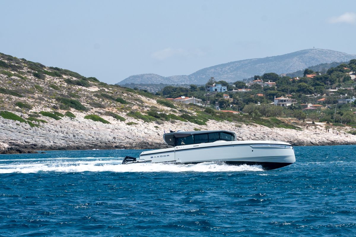Exterior view of Evdoxia, a Saxdor Yachts Saxdor 320 GTC motorboat at Athens, Greece