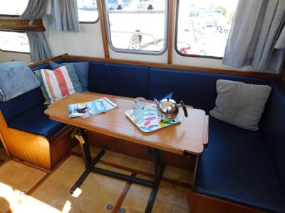 Salon of Mantelmeeuw, a Gulet Rogger 1000 Salon motorboat at IJsselstein, Netherlands