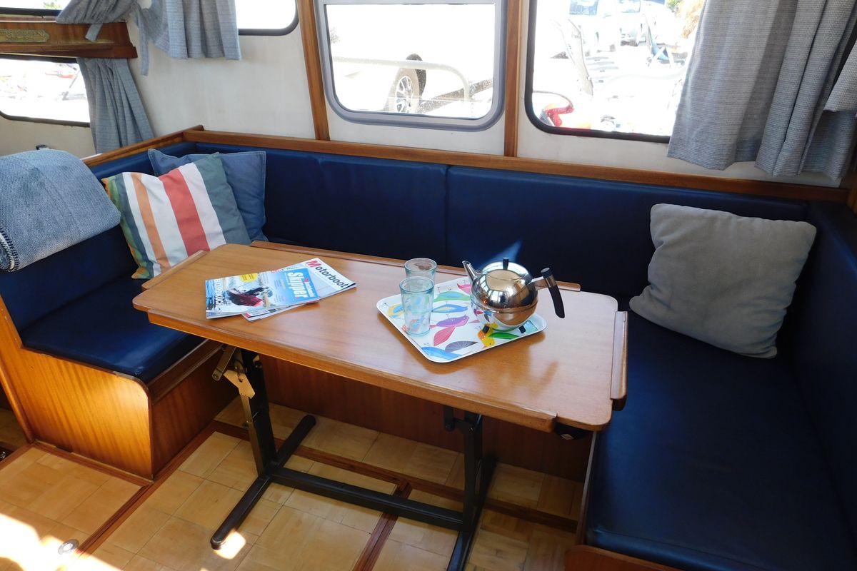 Salon of Mantelmeeuw, a Gulet Rogger 1000 Salon motorboat at IJsselstein, Netherlands