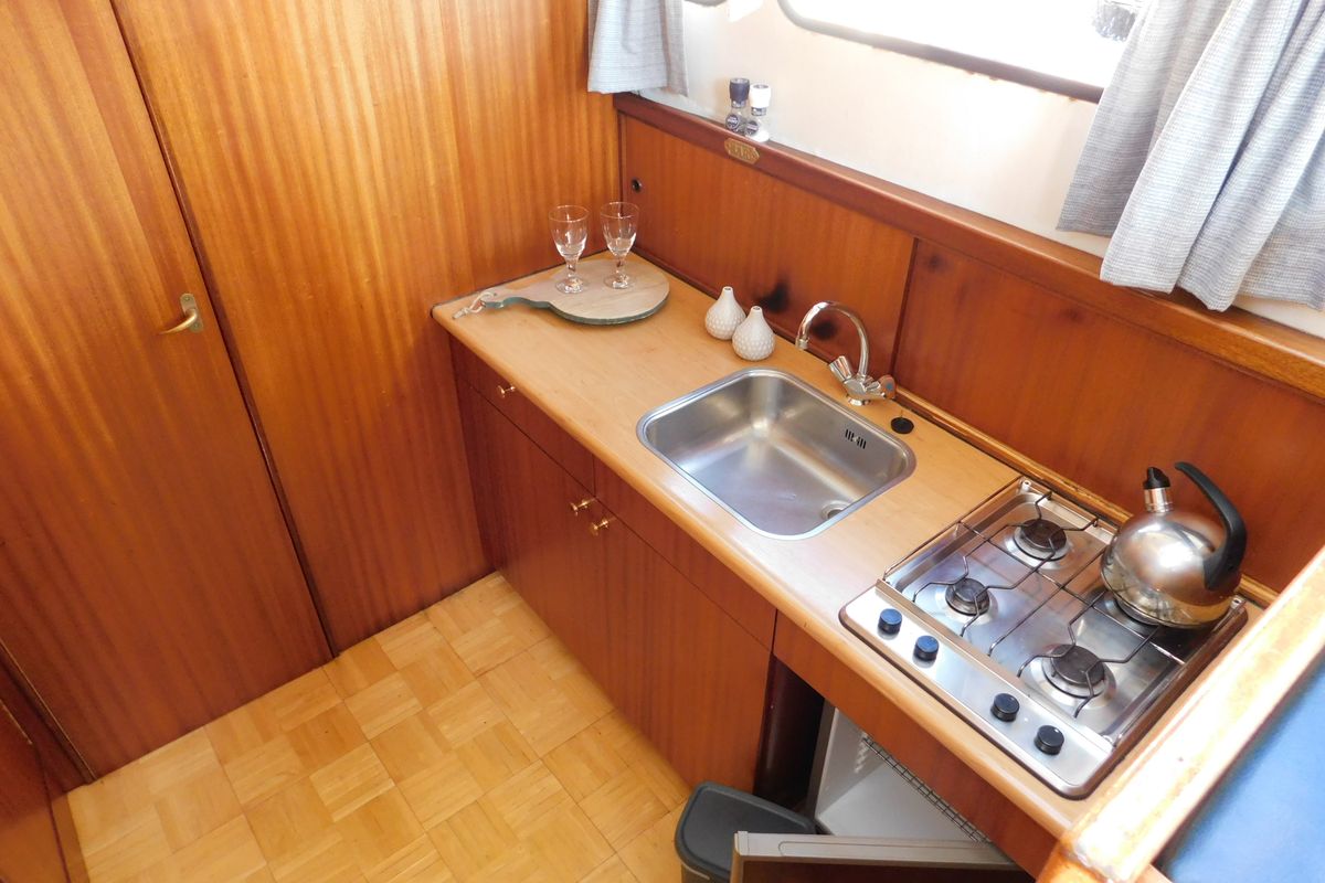 Galley of Mantelmeeuw, a Gulet Rogger 1000 Salon motorboat at IJsselstein, Netherlands