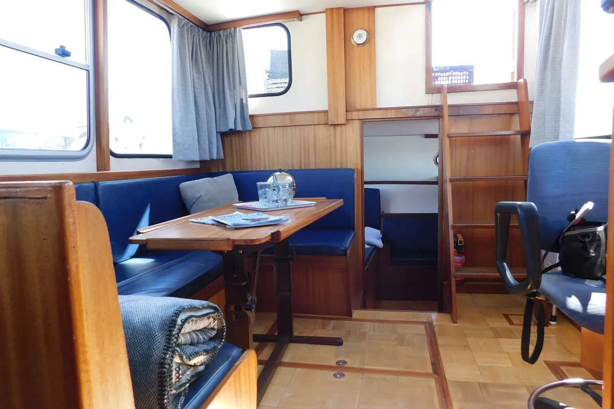 Salon of Mantelmeeuw, a Gulet Rogger 1000 Salon motorboat at IJsselstein, Netherlands