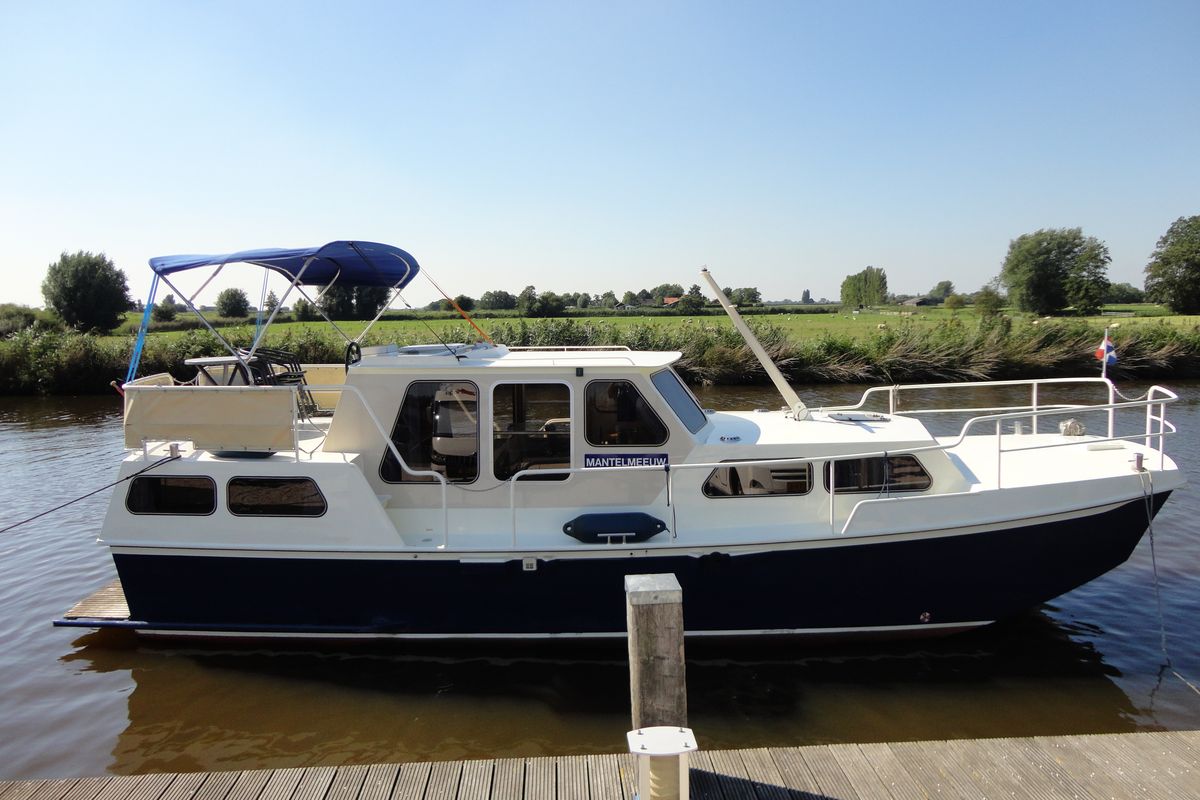 Exterior view of Mantelmeeuw, a Gulet Rogger 1000 Salon motorboat at IJsselstein, Netherlands