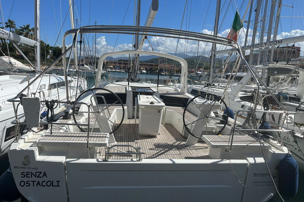 Cockpit of Senza Ostacoli, a Beneteau Oceanis 46.1 sailboat at Tonnarella, Italy