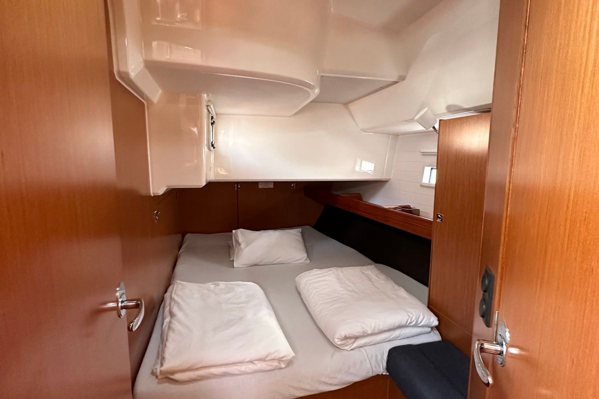 Cabin on Milky Way, a Bavaria Cruiser 46 sailboat at Općina Pakoštane, Croatia
