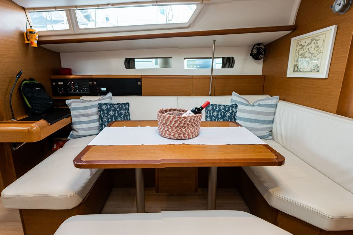 Salon of FILIPPOS I  Boat location in LEFKAS MARINA, D-marin  1 SUP FREE, a Jeanneau Sun Odyssey 479 sailboat at Municipal U…