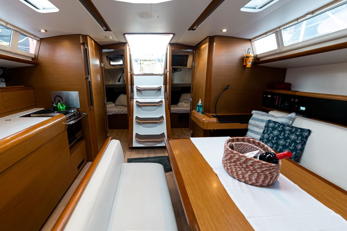 Salon of FILIPPOS I  Boat location in LEFKAS MARINA, D-marin  1 SUP FREE, a Jeanneau Sun Odyssey 479 sailboat at Municipal U…