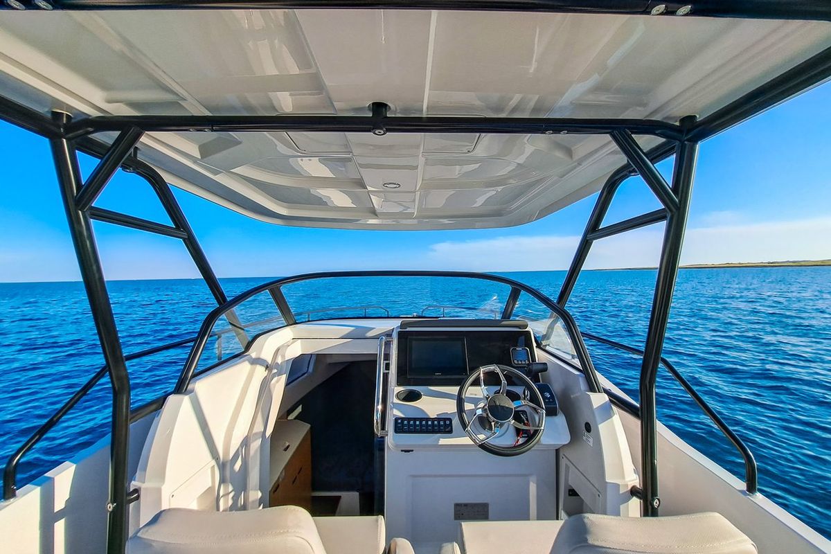 Deck of Ryck 280, a Ryck Yachts Ryck 280 motorboat at Grad Pula, Croatia