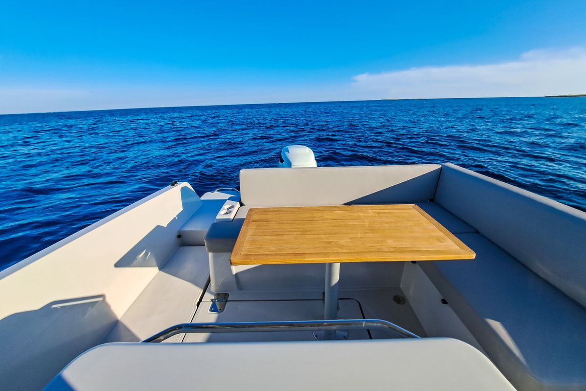 Deck of Ryck 280, a Ryck Yachts Ryck 280 motorboat at Grad Pula, Croatia