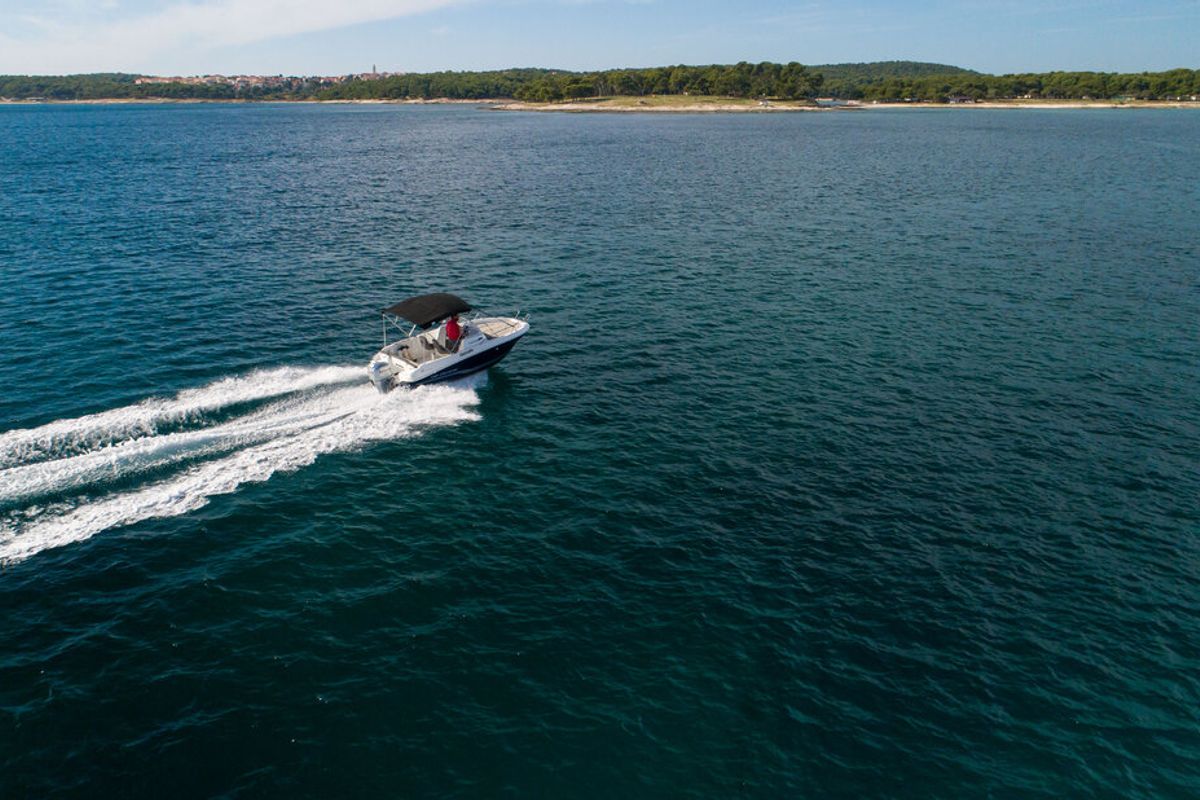 Exterior view of Cap Camarat 5.5 WA, a Jeanneau Cap Camarat 5.5 WA motorboat at Općina Medulin, Croatia