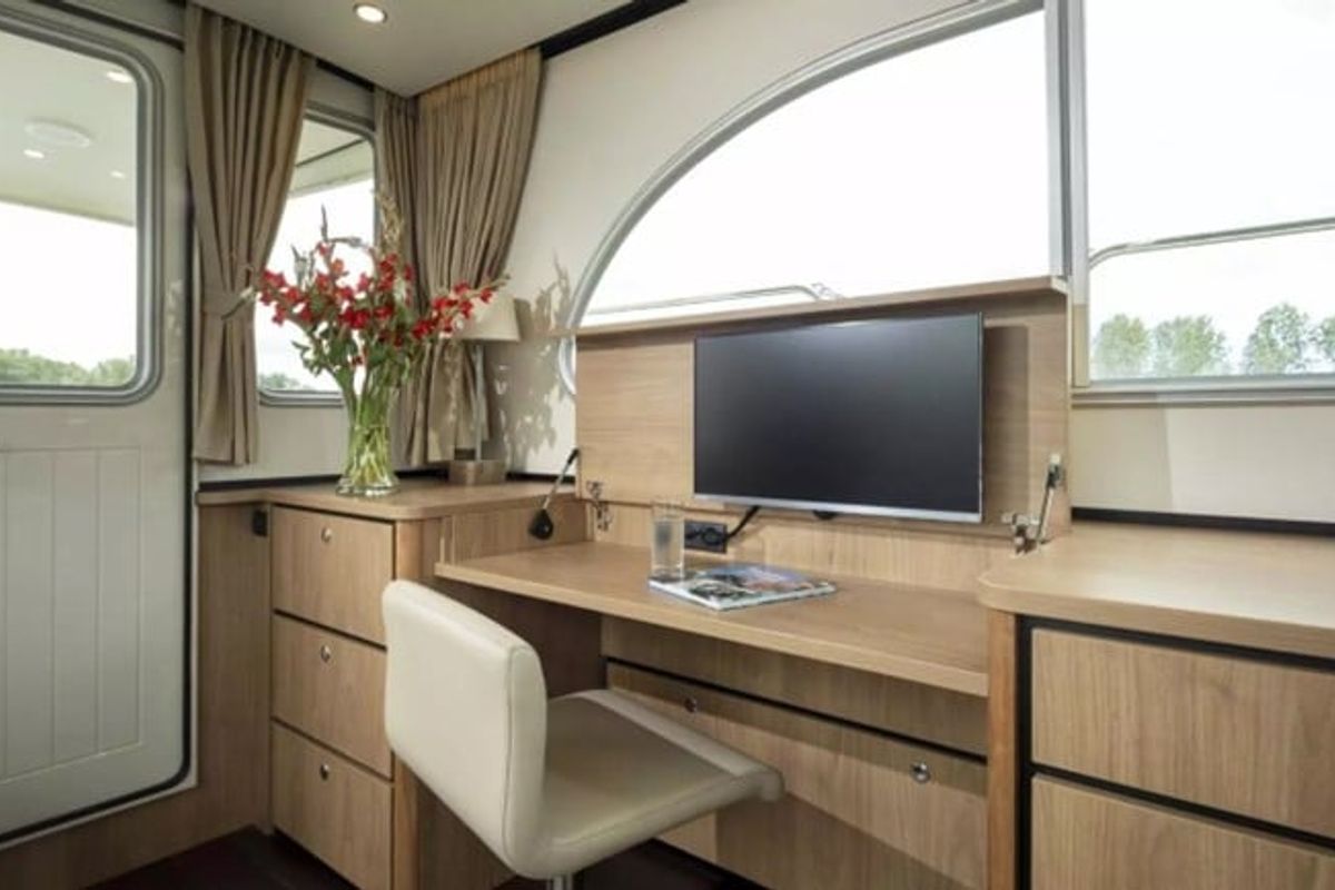 Salon of Salida, a Linssen motorboat at IJsselstein, Netherlands