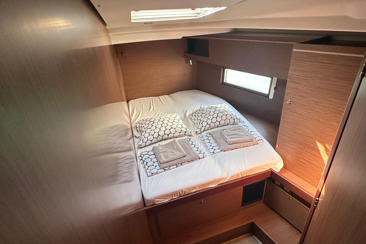 Cabin on Dune, a Beneteau Oceanis 51.1 sailboat at Općina Rogoznica, Croatia