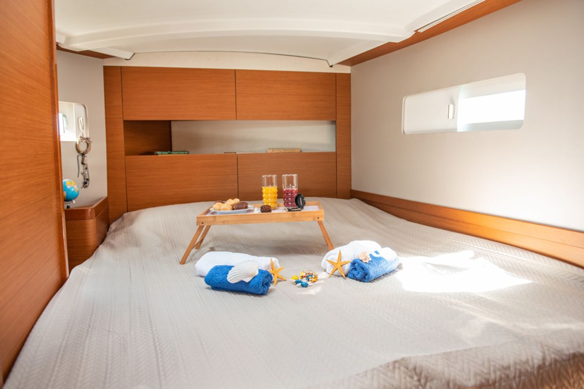 Cabin on Marianna, a Jeanneau Sun Odyssey 410 sailboat at Gouvia, Greece