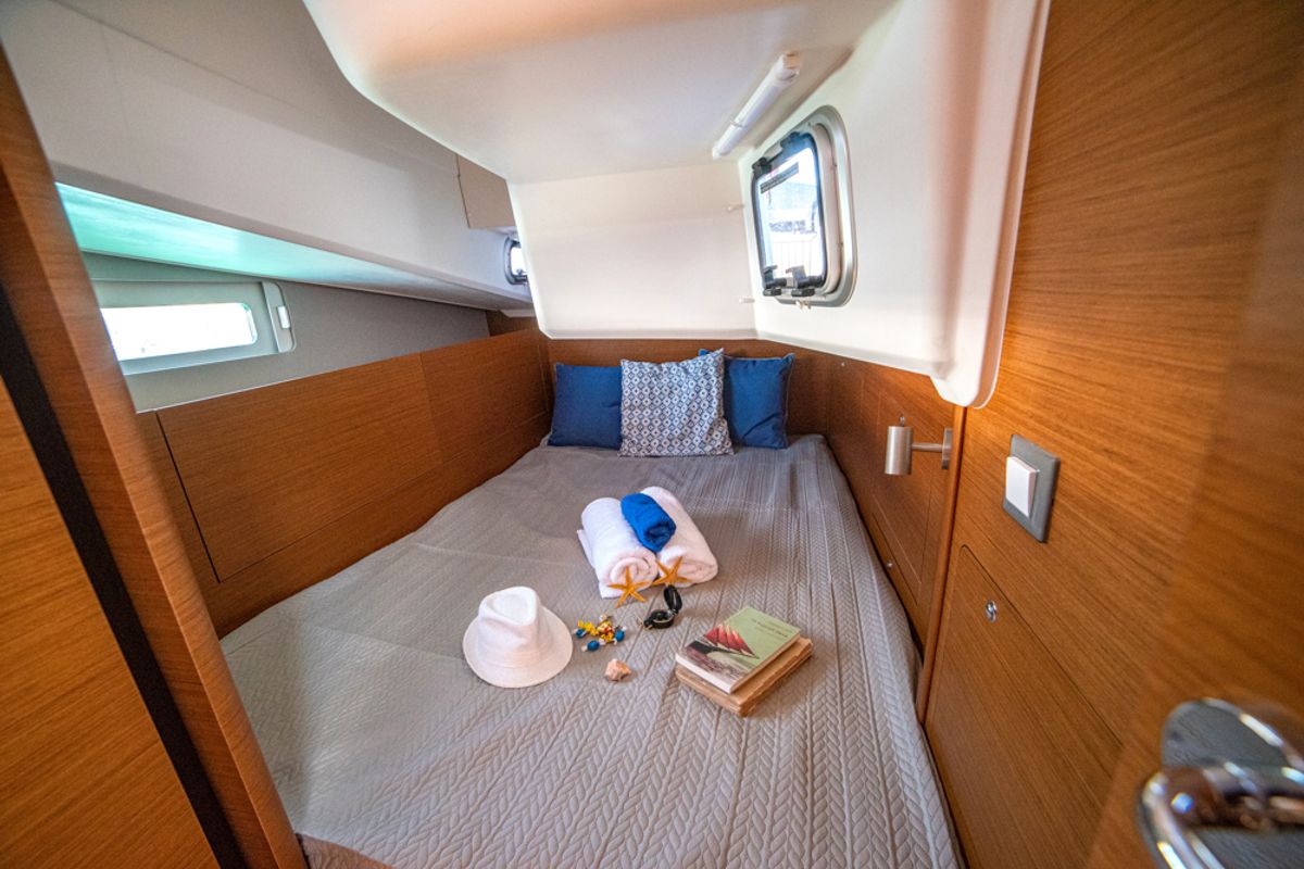 Cabin on Marianna, a Jeanneau Sun Odyssey 410 sailboat at Gouvia, Greece