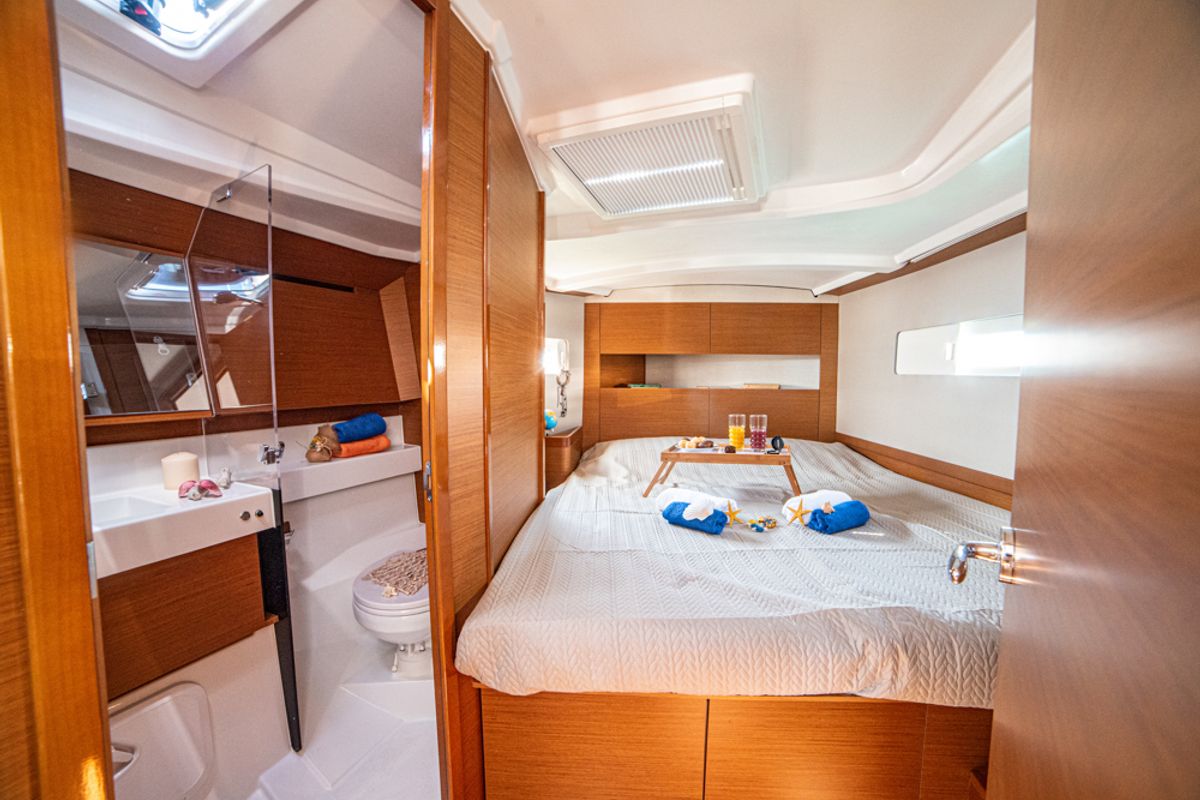 Cabin on Marianna, a Jeanneau Sun Odyssey 410 sailboat at Gouvia, Greece