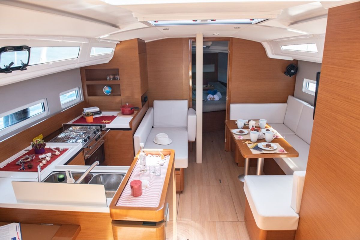 Salon of Marianna, a Jeanneau Sun Odyssey 410 sailboat at Gouvia, Greece