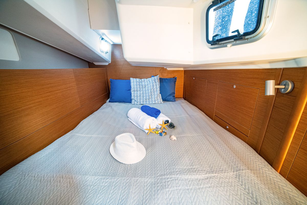Cabin on Marianna, a Jeanneau Sun Odyssey 410 sailboat at Gouvia, Greece
