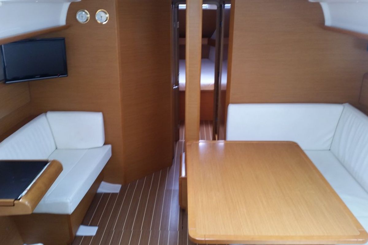 Salon of Libera, a Jeanneau Sun Odyssey 439 sailboat at Općina Sukošan, Croatia