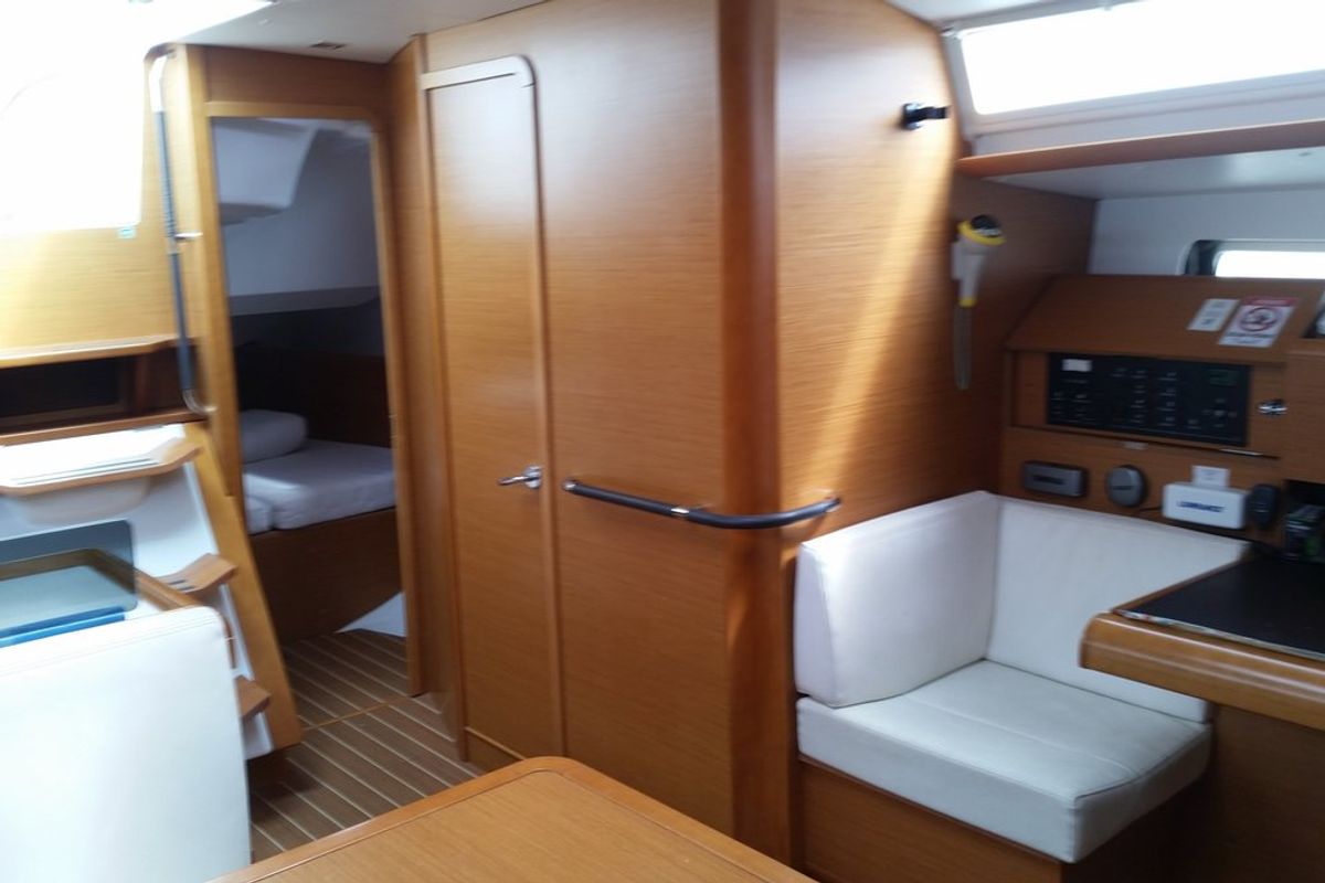 Salon of Libera, a Jeanneau Sun Odyssey 439 sailboat at Općina Sukošan, Croatia