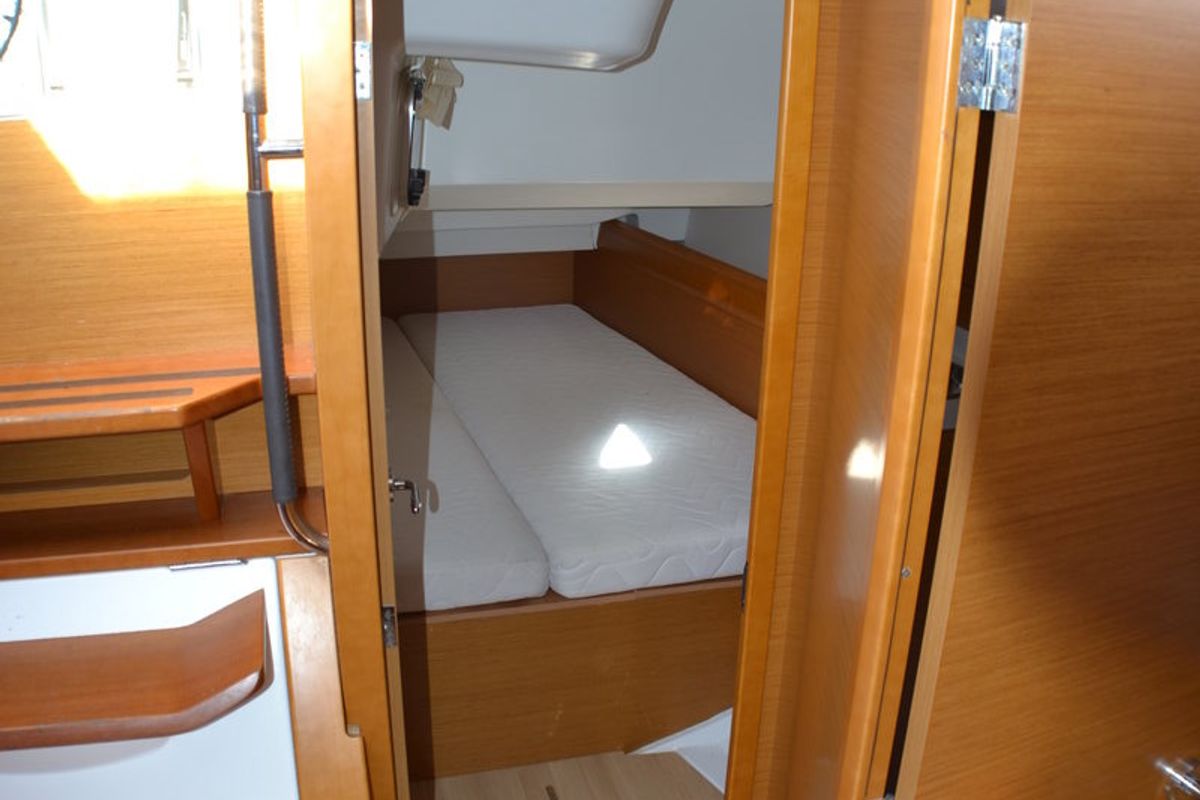 Cabin on Libera, a Jeanneau Sun Odyssey 439 sailboat at Općina Sukošan, Croatia