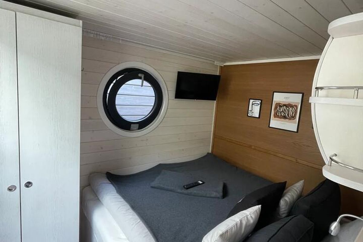 Cabin on Enjoy, a Woma D13* motorboat at Fürstenberg/Havel, Germany