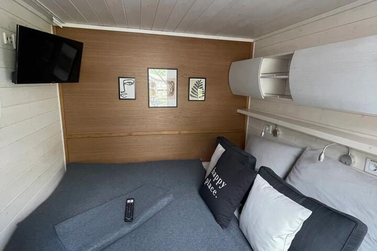 Cabin on Enjoy, a Woma D13* motorboat at Fürstenberg/Havel, Germany