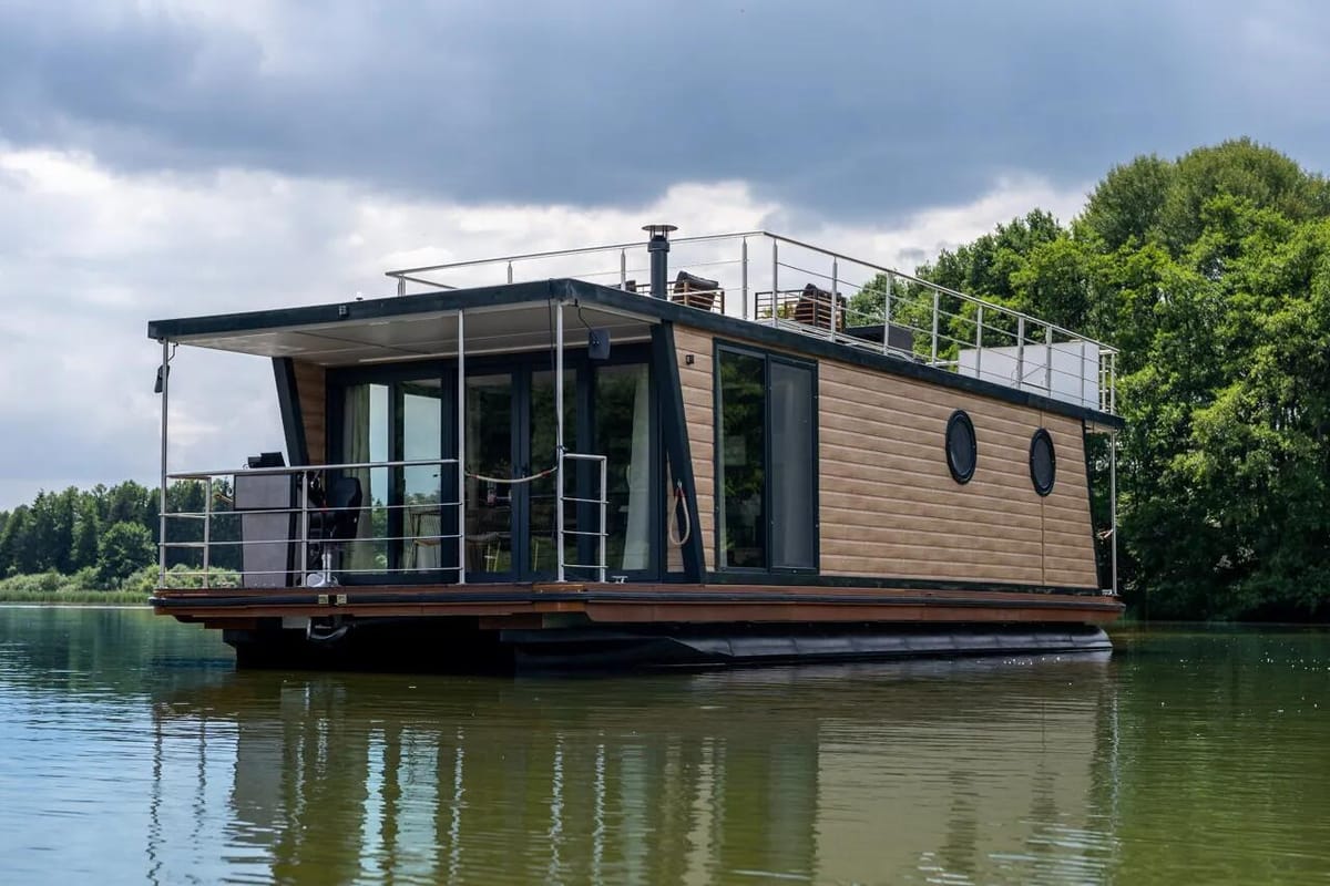 Exterior view of Enjoy, a Woma D13* motorboat at Fürstenberg/Havel, Germany