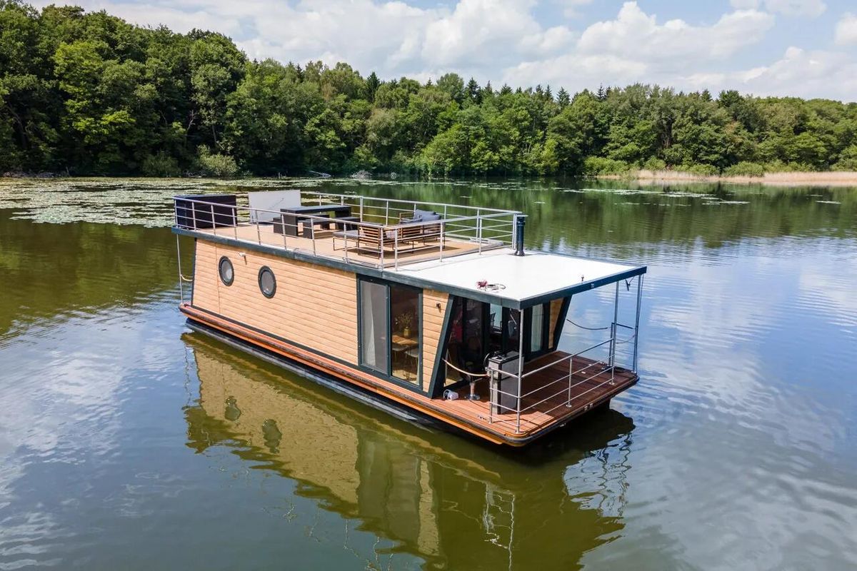 Exterior view of Enjoy, a Woma D13* motorboat at Fürstenberg/Havel, Germany