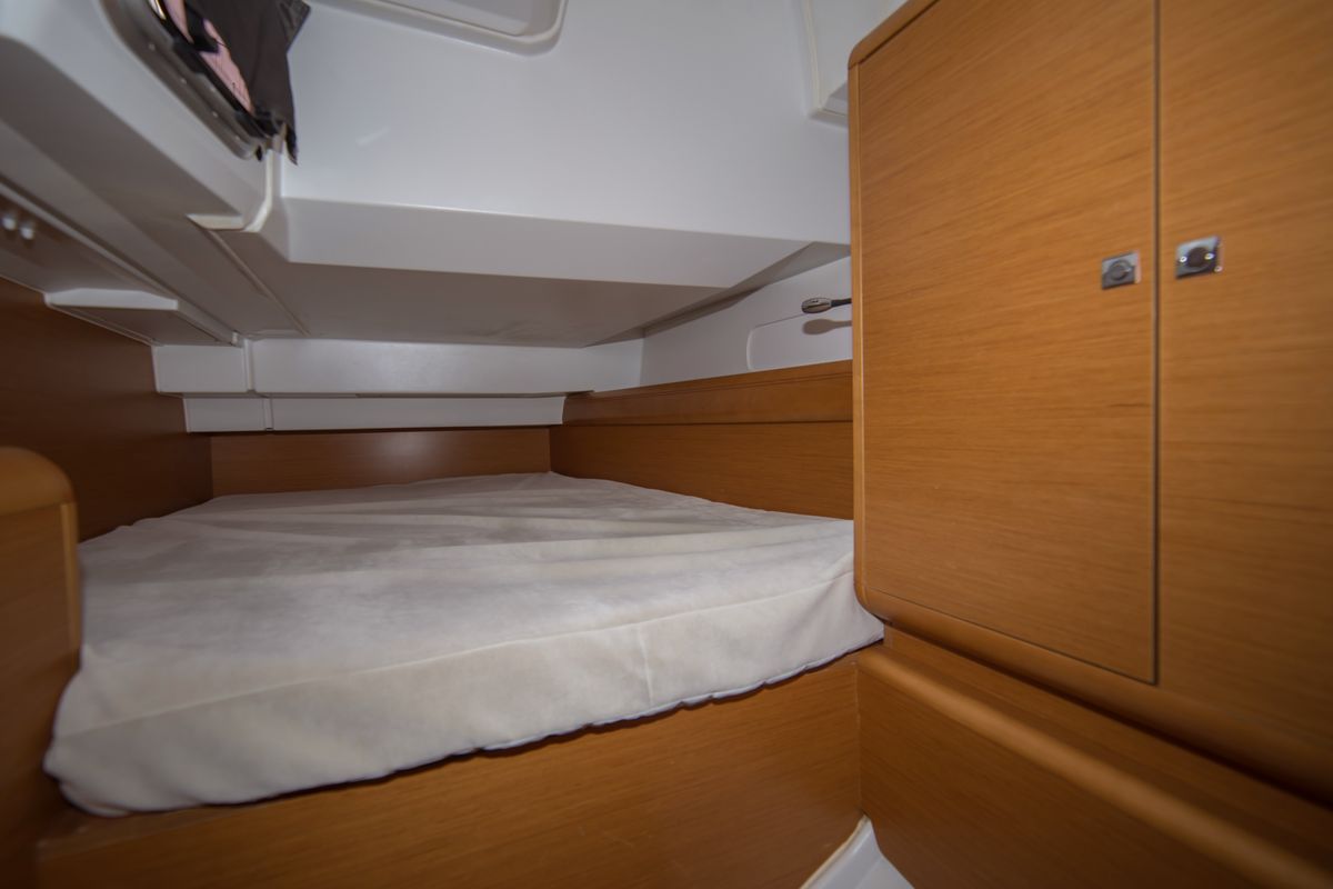 Cabin on Leonidas, a Jeanneau Sun Odyssey 409 sailboat at Marina Delta Kallithea, Greece