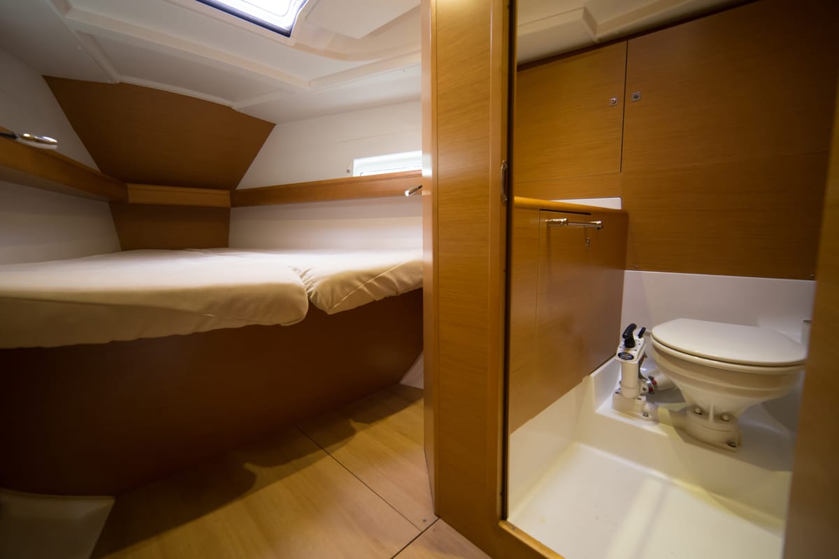 Cabin on Leonidas, a Jeanneau Sun Odyssey 409 sailboat at Marina Delta Kallithea, Greece