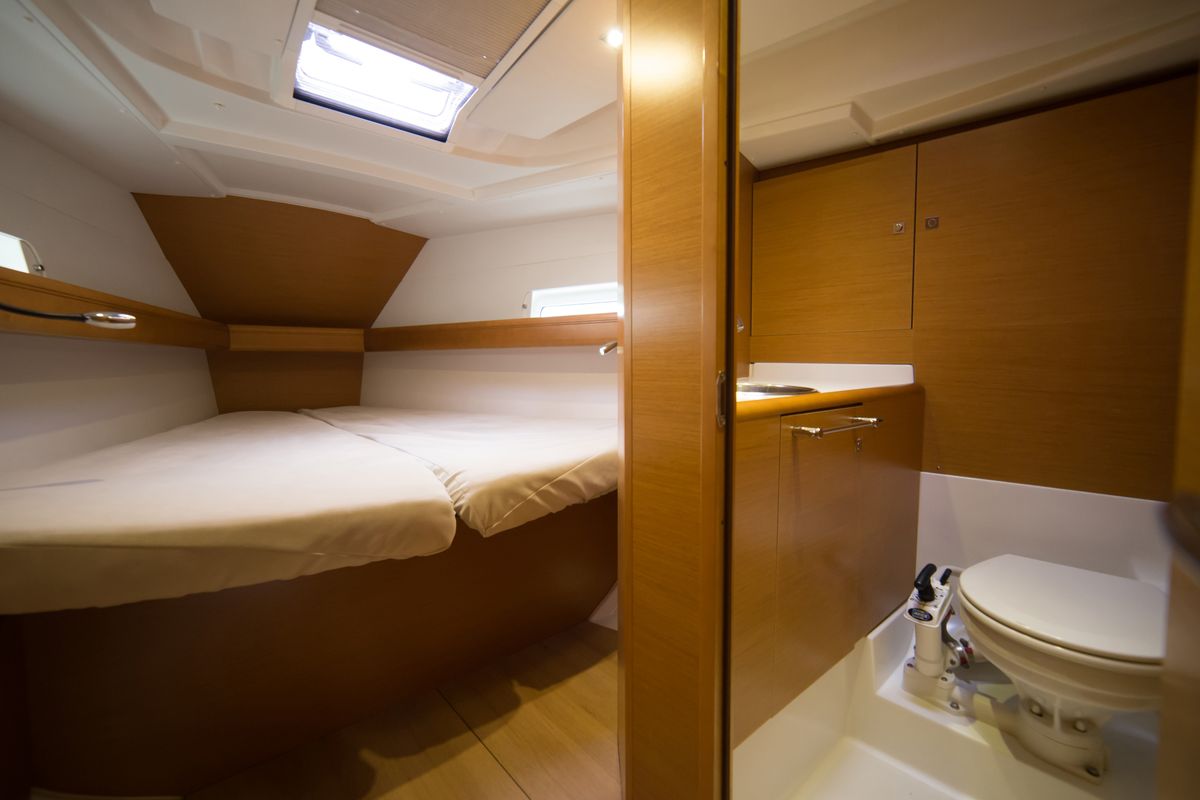 Cabin on Leonidas, a Jeanneau Sun Odyssey 409 sailboat at Marina Delta Kallithea, Greece