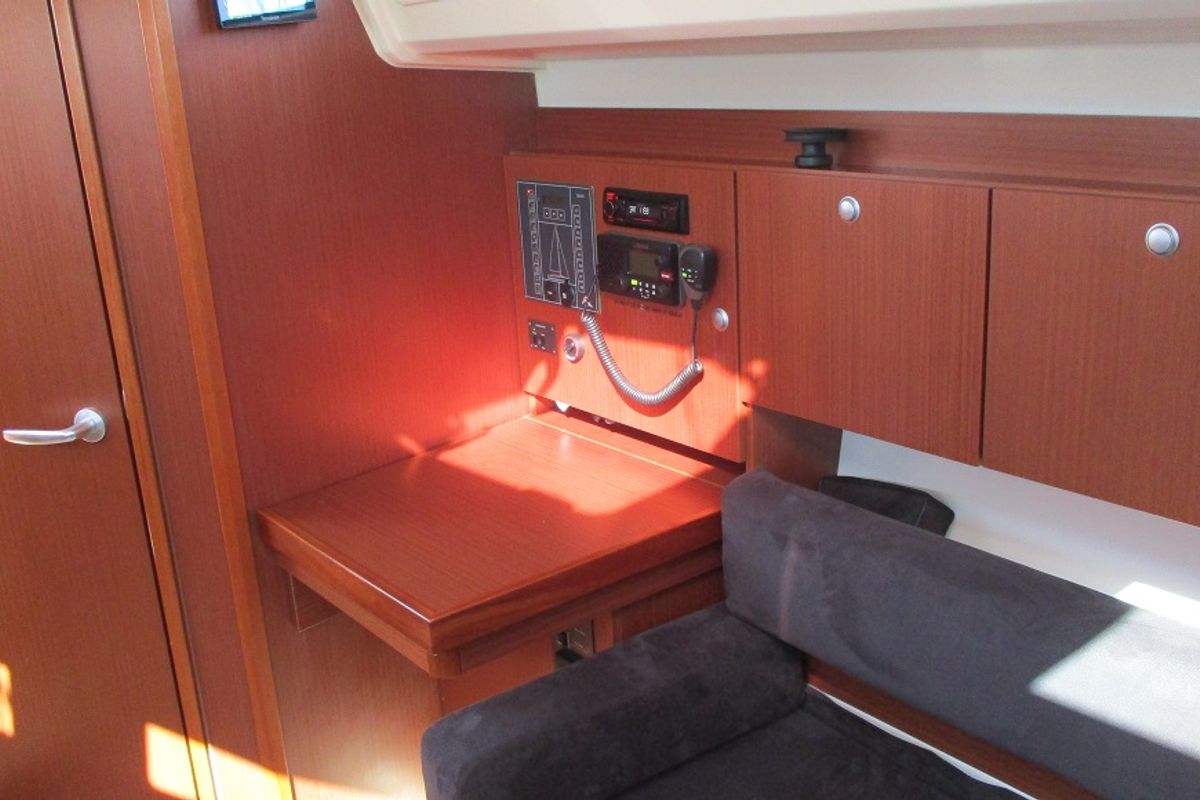 Salon of Ina6, a Hanse Yachts Hanse 315 sailboat at Altefähr, Germany