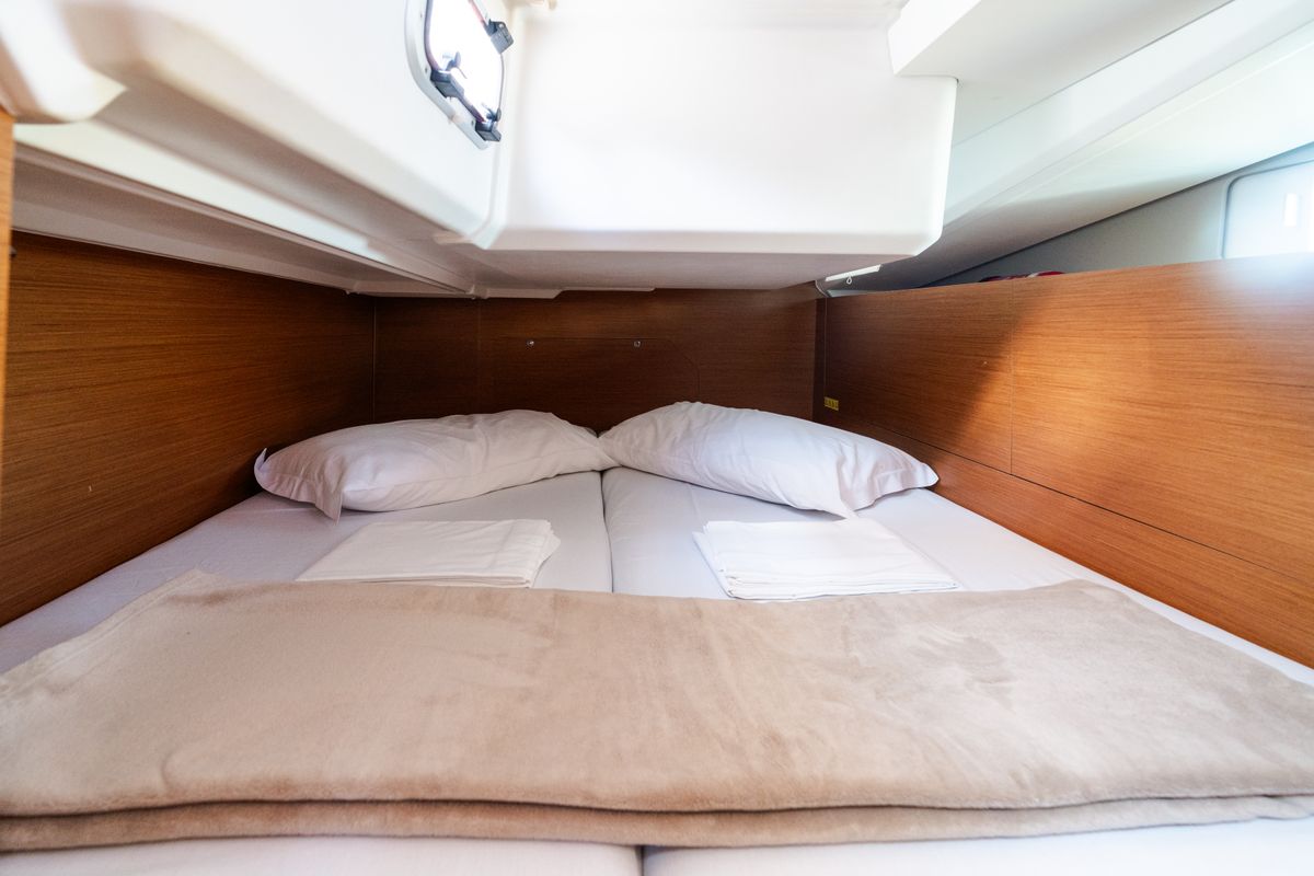 Cabin on Diana - Standard line, a Jeanneau Sun Odyssey 440 sailboat at Tonnarella, Italy