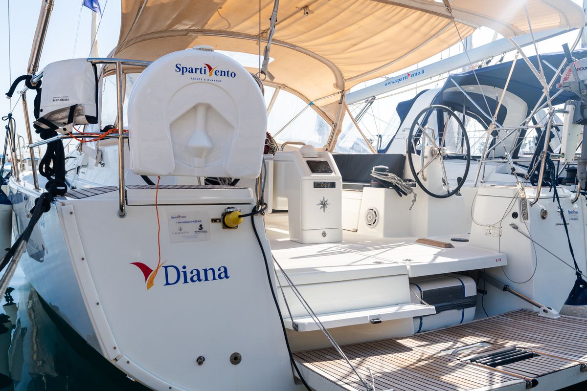 Deck of Diana - Standard line, a Jeanneau Sun Odyssey 440 sailboat at Tonnarella, Italy