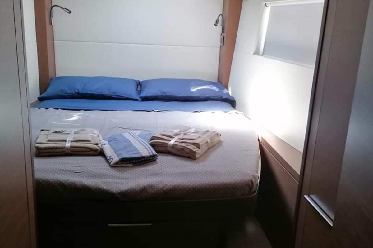 Cabin on Colibrì Platinum Service, a Lagoon 50 catamaran at Castellammare di Stabia, Italy