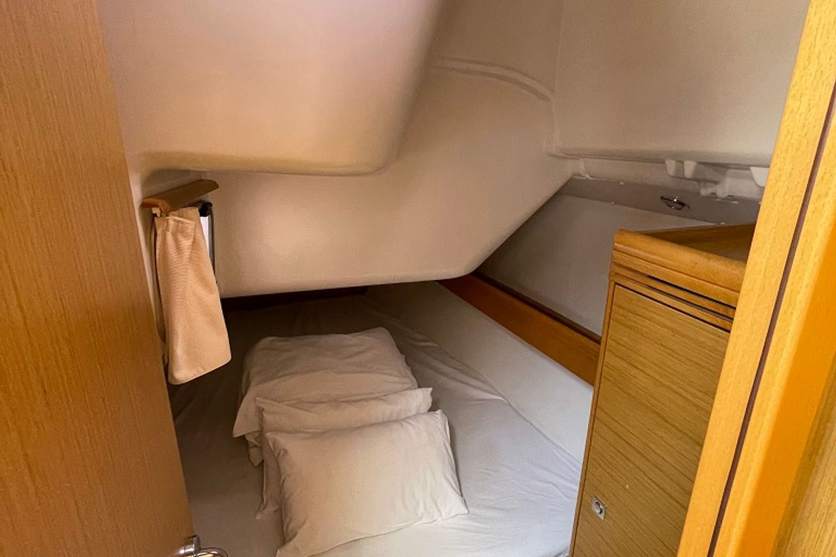 Cabin on Mala, a Jeanneau Sun Odyssey 36i sailboat at Općina Marina, Croatia