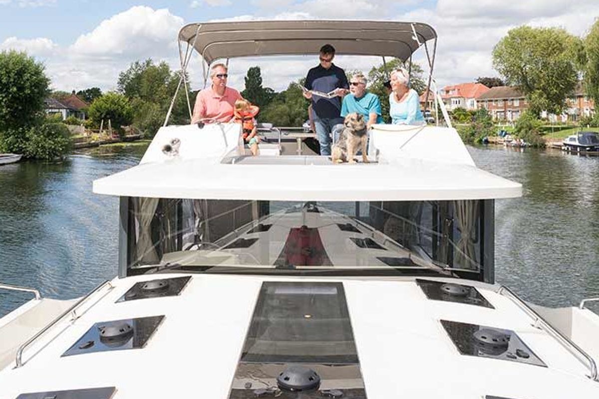 Deck of Horizon 4 - Premier 8, a Cygnet Horizon 4 motorboat at Portiragnes, France