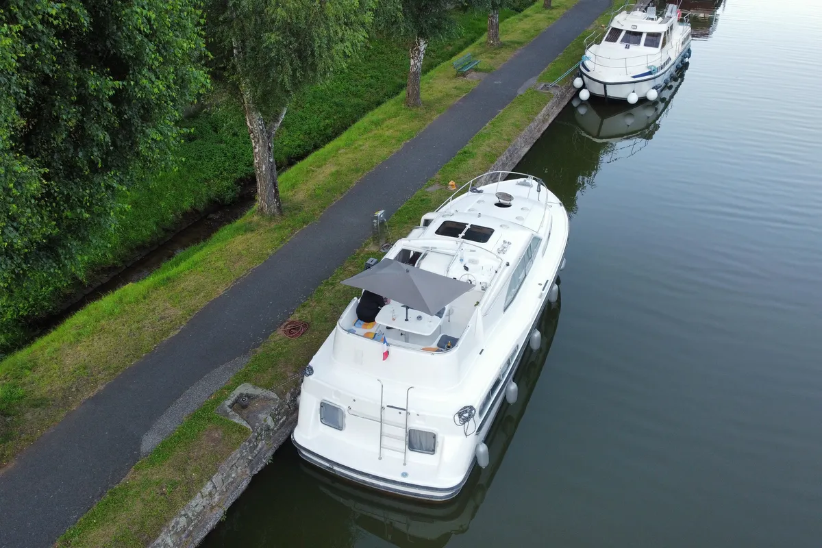 2402, a Haines Haines 38 motorboat at Mittersheim, France