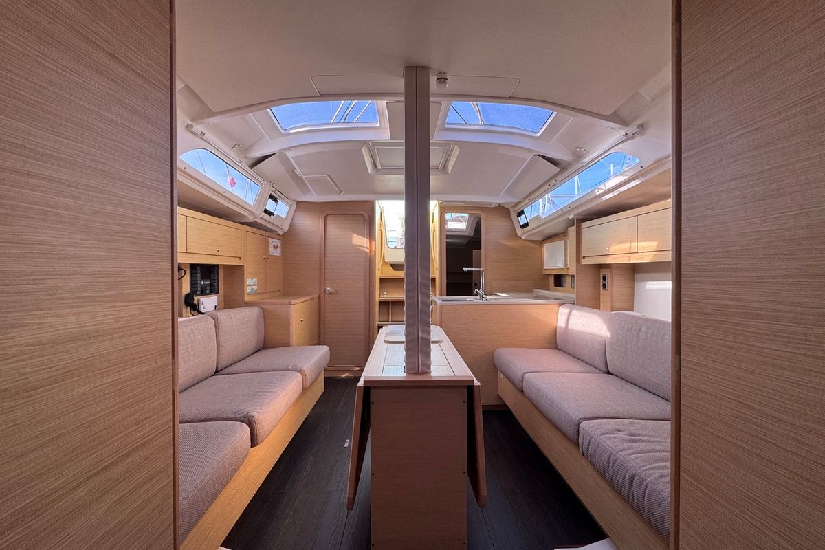 Salon of Thais, a Dufour 37 sailboat at La Rochelle, France