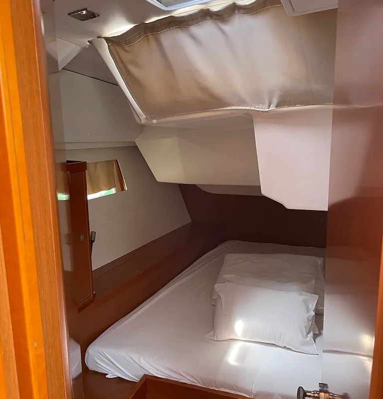 Cabin on Filomena, a Beneteau Oceanis 48 sailboat at Općina Sukošan, Croatia