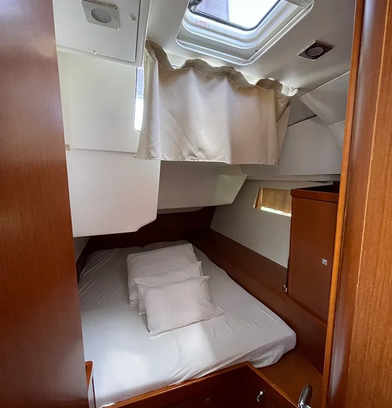 Cabin on Filomena, a Beneteau Oceanis 48 sailboat at Općina Sukošan, Croatia
